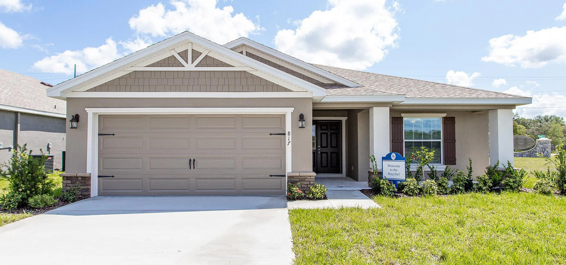 Craftsman style exterior of an Auburndale new home