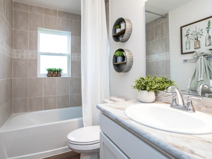 Room Parker - Hall Bath Page