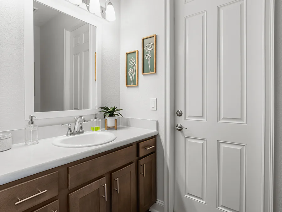 Room Waylyn- Hall Bath Page