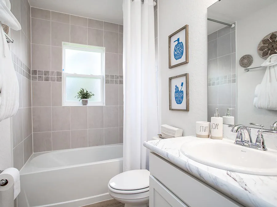 Room Parker - Hall Bath Page