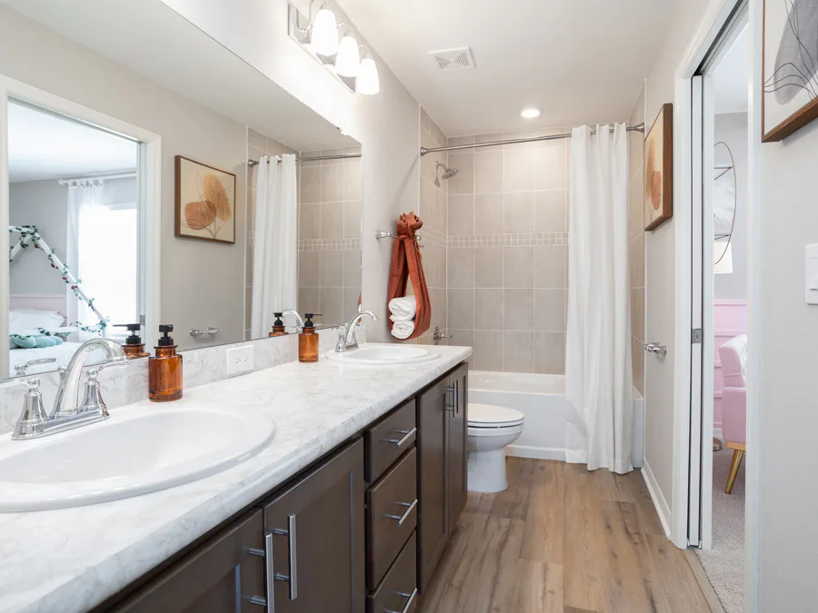 Room Magnolia - Jack-and-Jill Bath Page