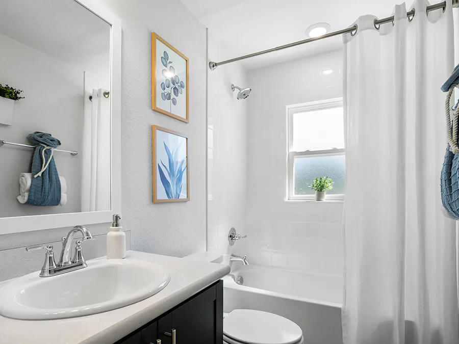 Room Parker - Hall Bath Page