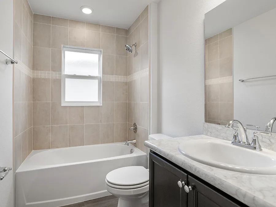 Room Remy-Hall Bath Page