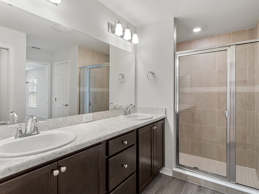 Room Remy-Owner's Suite Bath Page