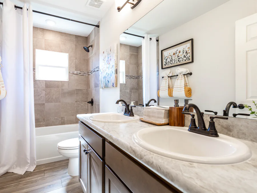 Room Serendipity - Hall Bath Page