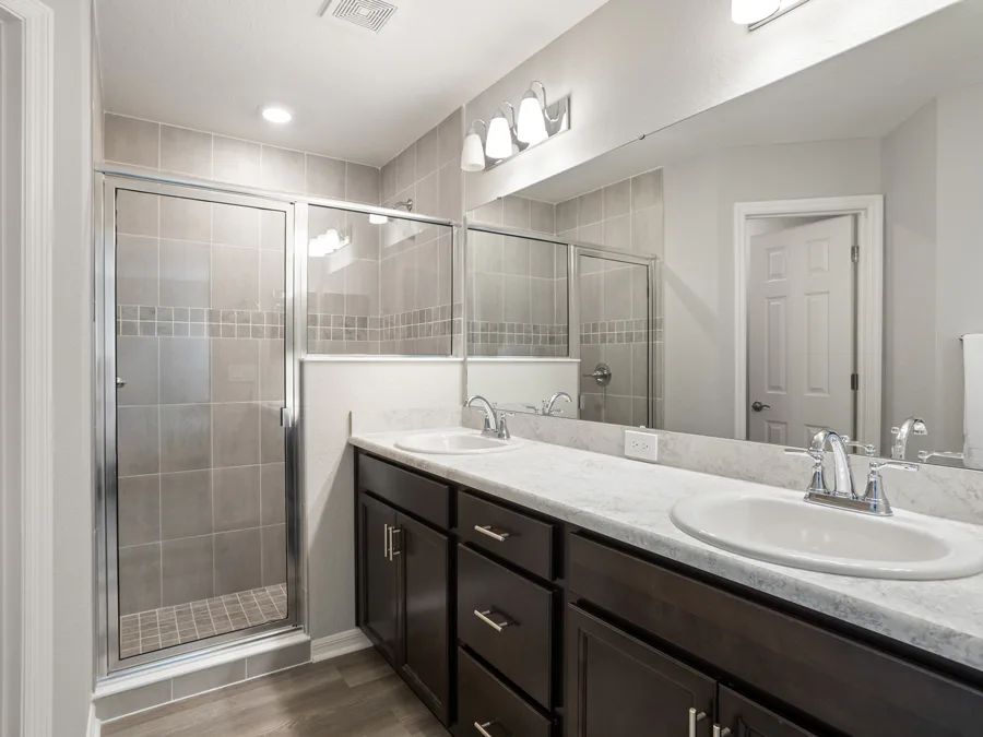 Room Peyton - Owner's Bath Page