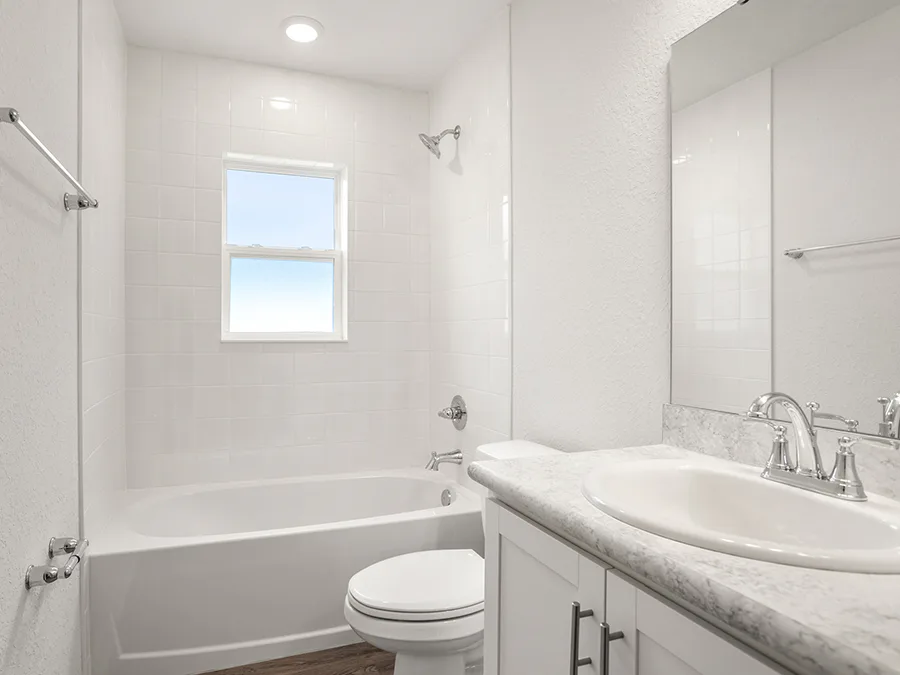 Room Raychel-Hall Bath Page