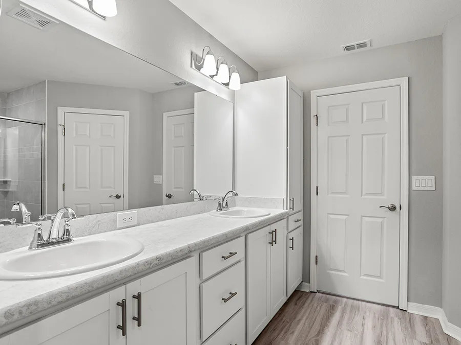 Room Ashlyn - Owner's Bath Page