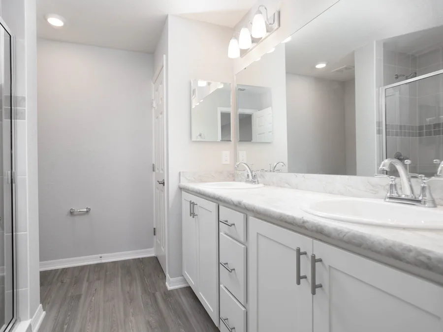 Room Amaryllis - Owner's Bath Page