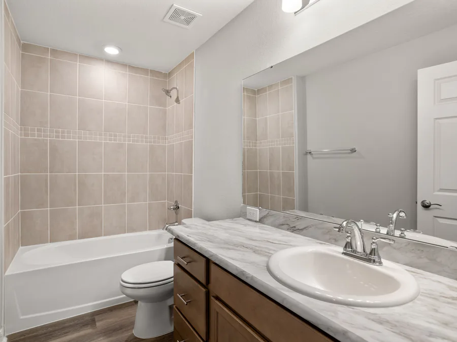 Room Begonia - Hall Bath Page
