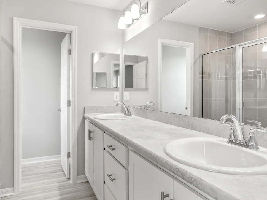 Room Blakely - Owner's Bath Page