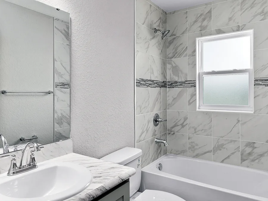 Room Ryleigh - Hall Bath Page