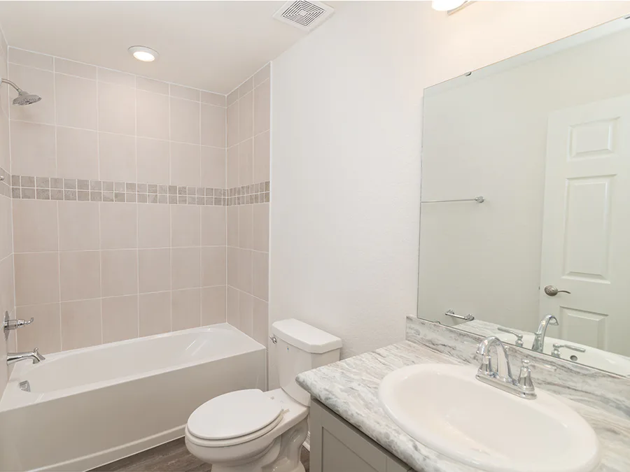 Room Blakely - Hall Bath Page