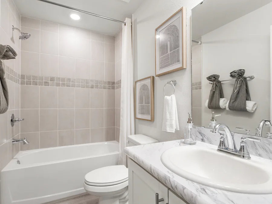 Room Flora - Hall Bath Page